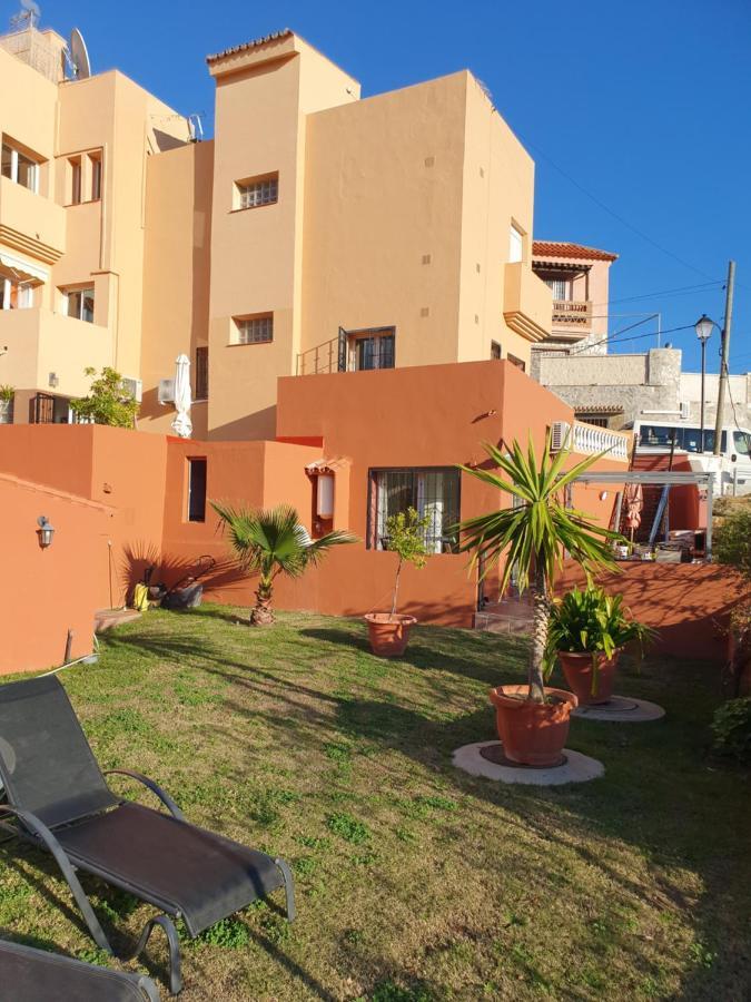 Allotjament en família Cozy In Terraced House