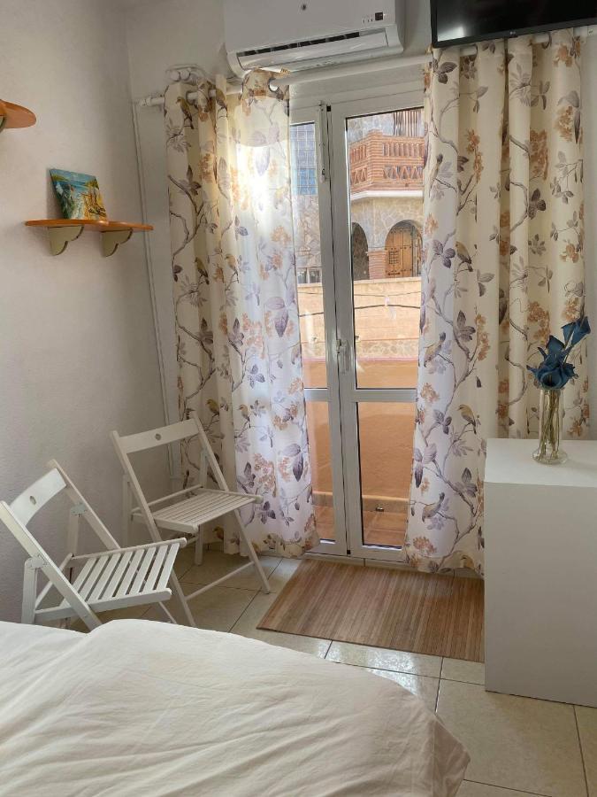 Allotjament en família Cozy In Terraced House *