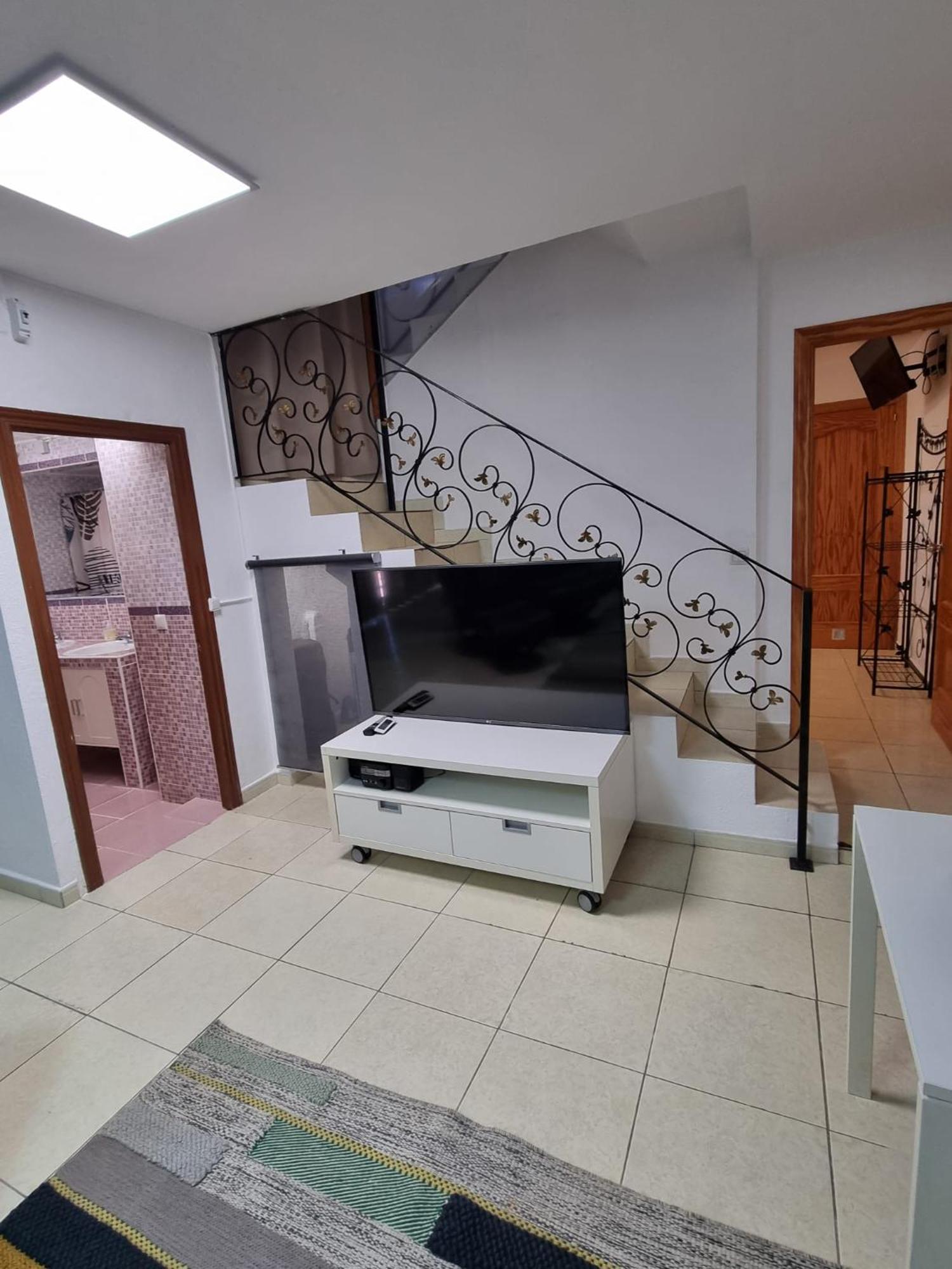 Allotjament en família Cozy In Terraced House