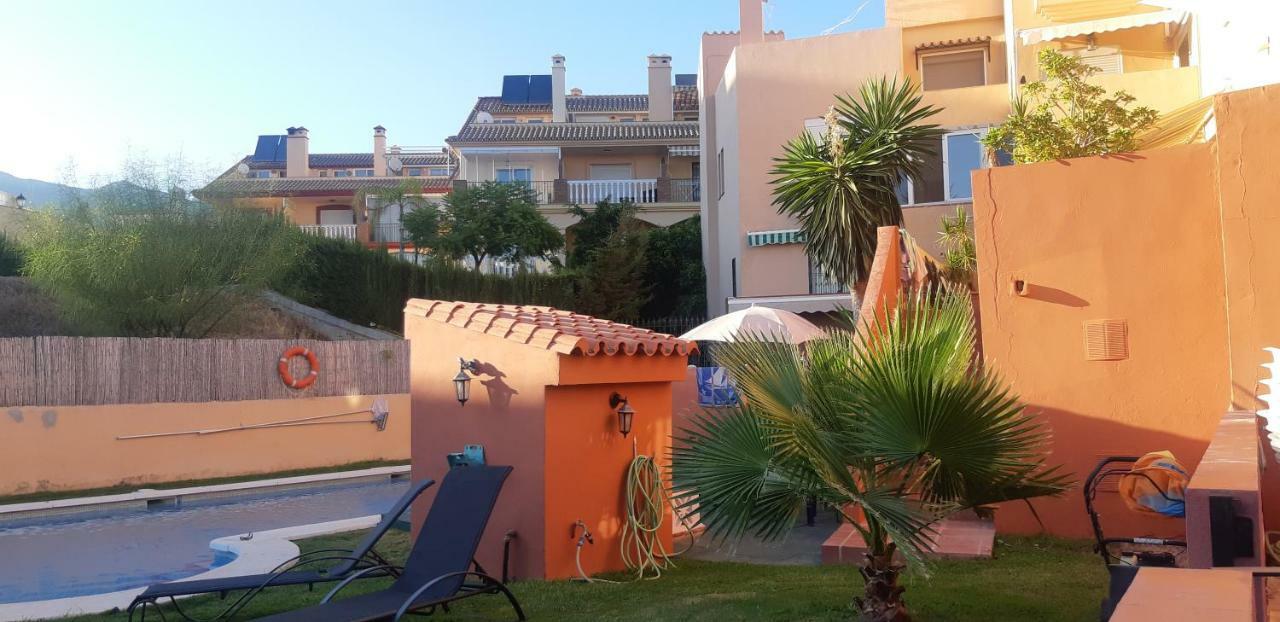 Allotjament en família Cozy In Terraced House *